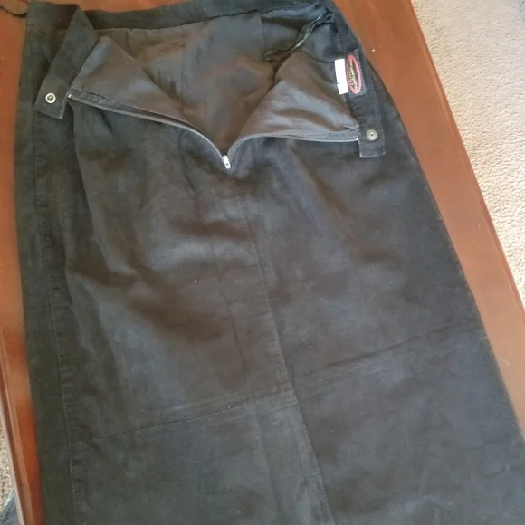 Vintage suede skirt 10 - Picture 6 of 10